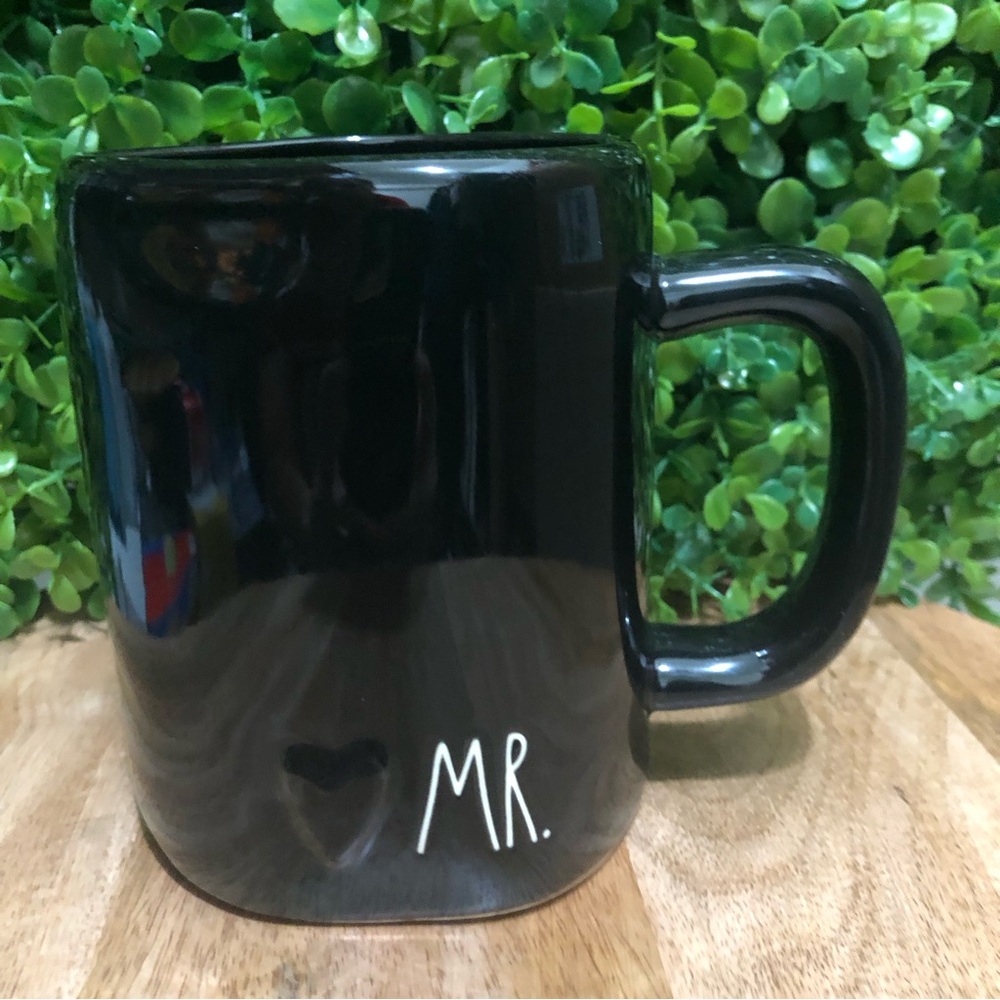 Rae Dunn NWT “MR “ mug